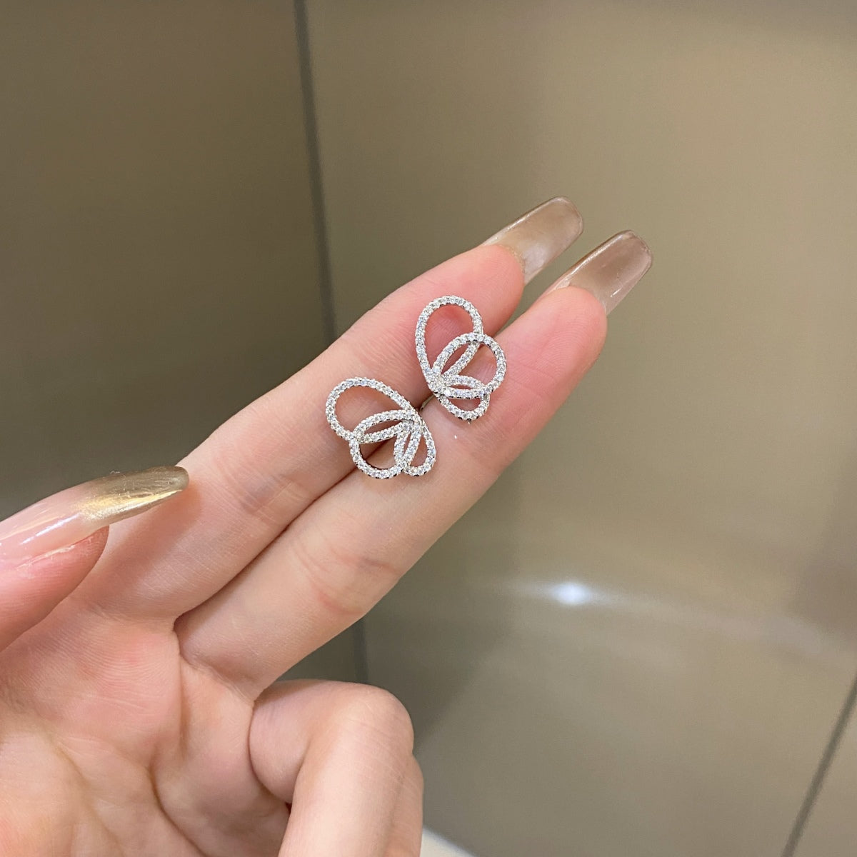 [LORA]Exquisite Butterfly Shape Earrings