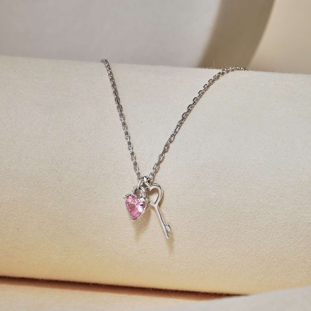 [LORA]Unique Heart Shape Key Pendent Necklace