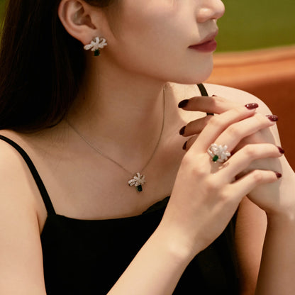 [LORA]Luxurious Flower Shape Emerald Cut Necklace