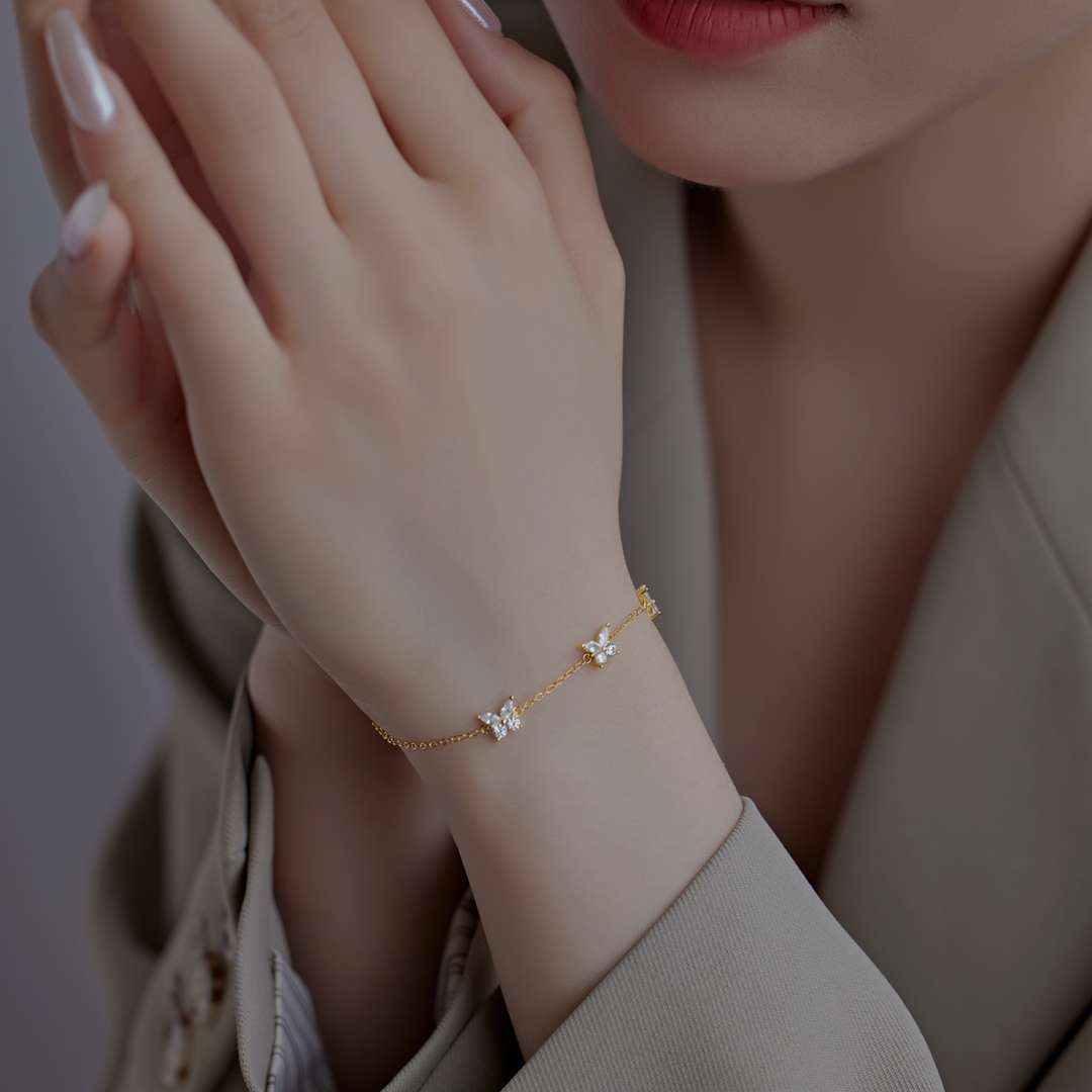 [LORA]Radiant Butterfly Shape Necklace