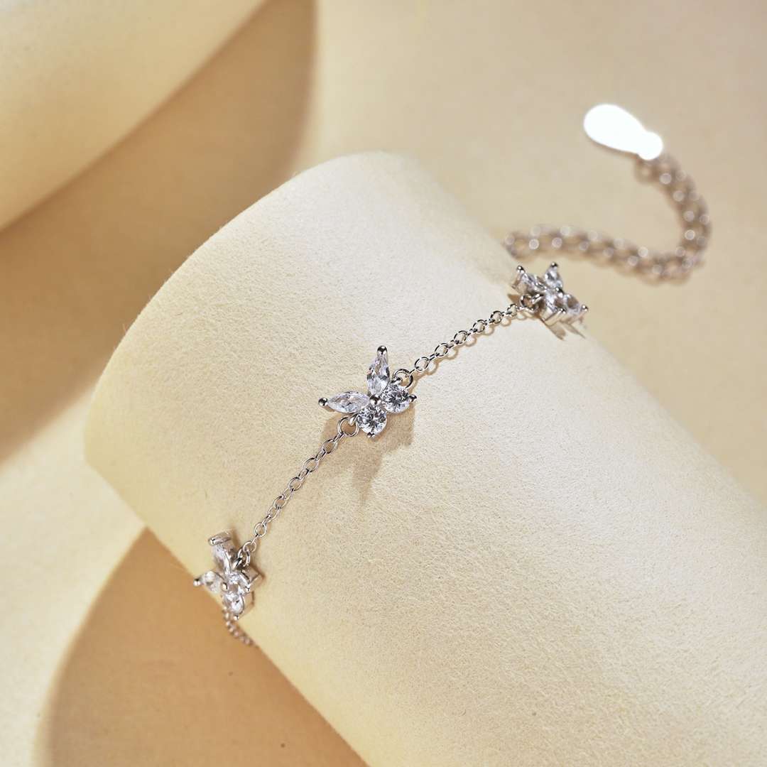 [LORA]Radiant Butterfly Shape Necklace