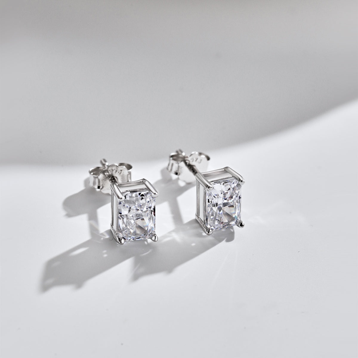 [LORA]Radiant Luxurious Princess Cut Daily Earrings