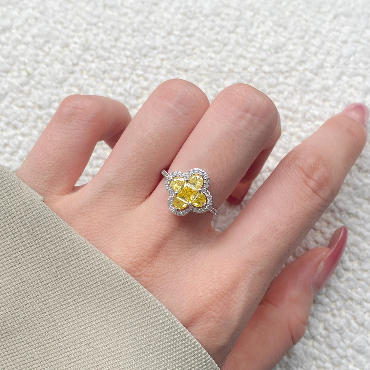 [LORA]Luxurious Eternity Flower Shape Banquet Ring