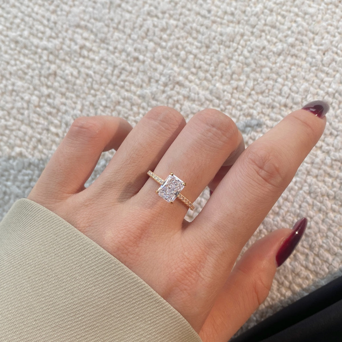 [LORA]2.0 Carat Dazzling Sparkling Radiant Cut Party Ring