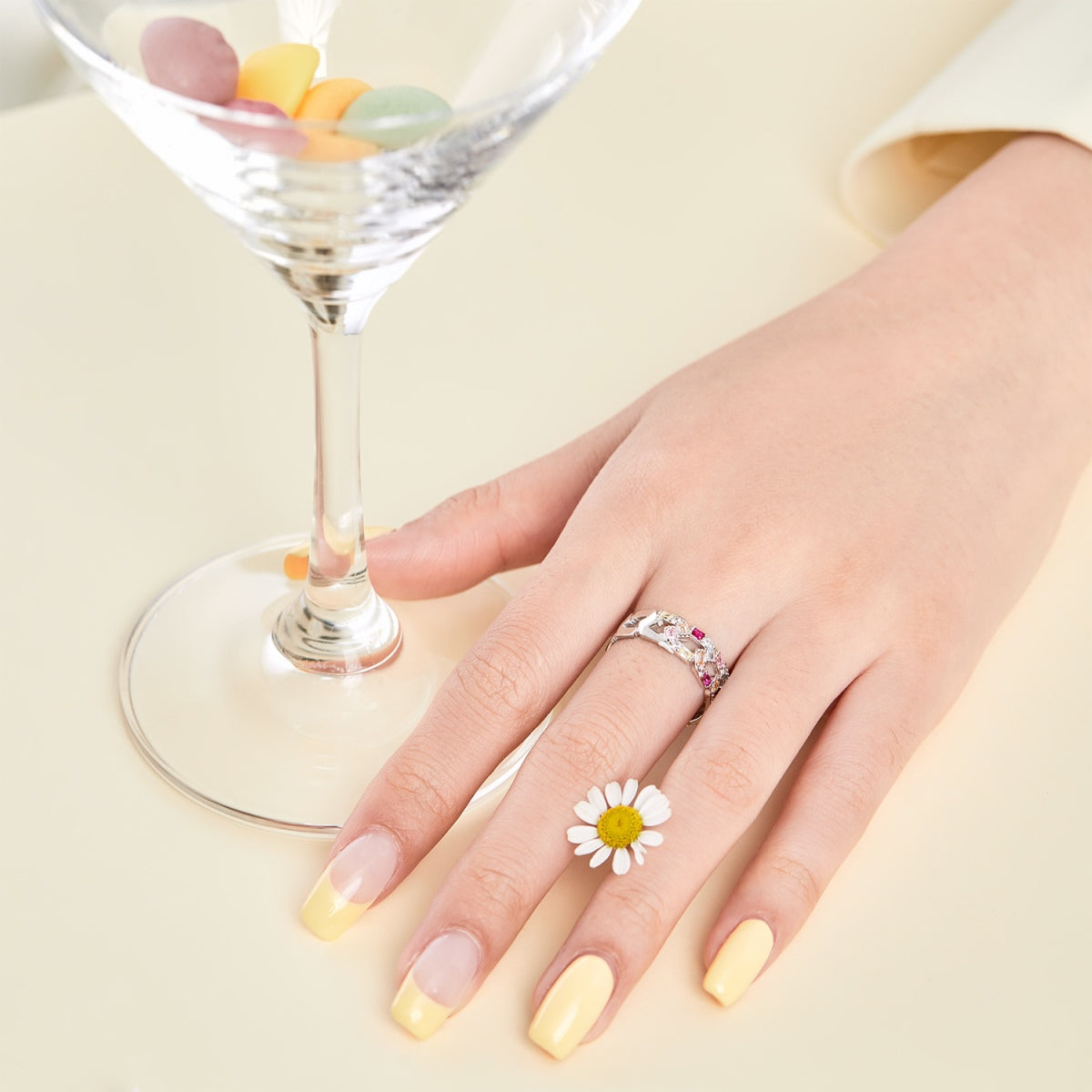 [LORA]Sparkling Vibrant Emerald Cut Daily Ring