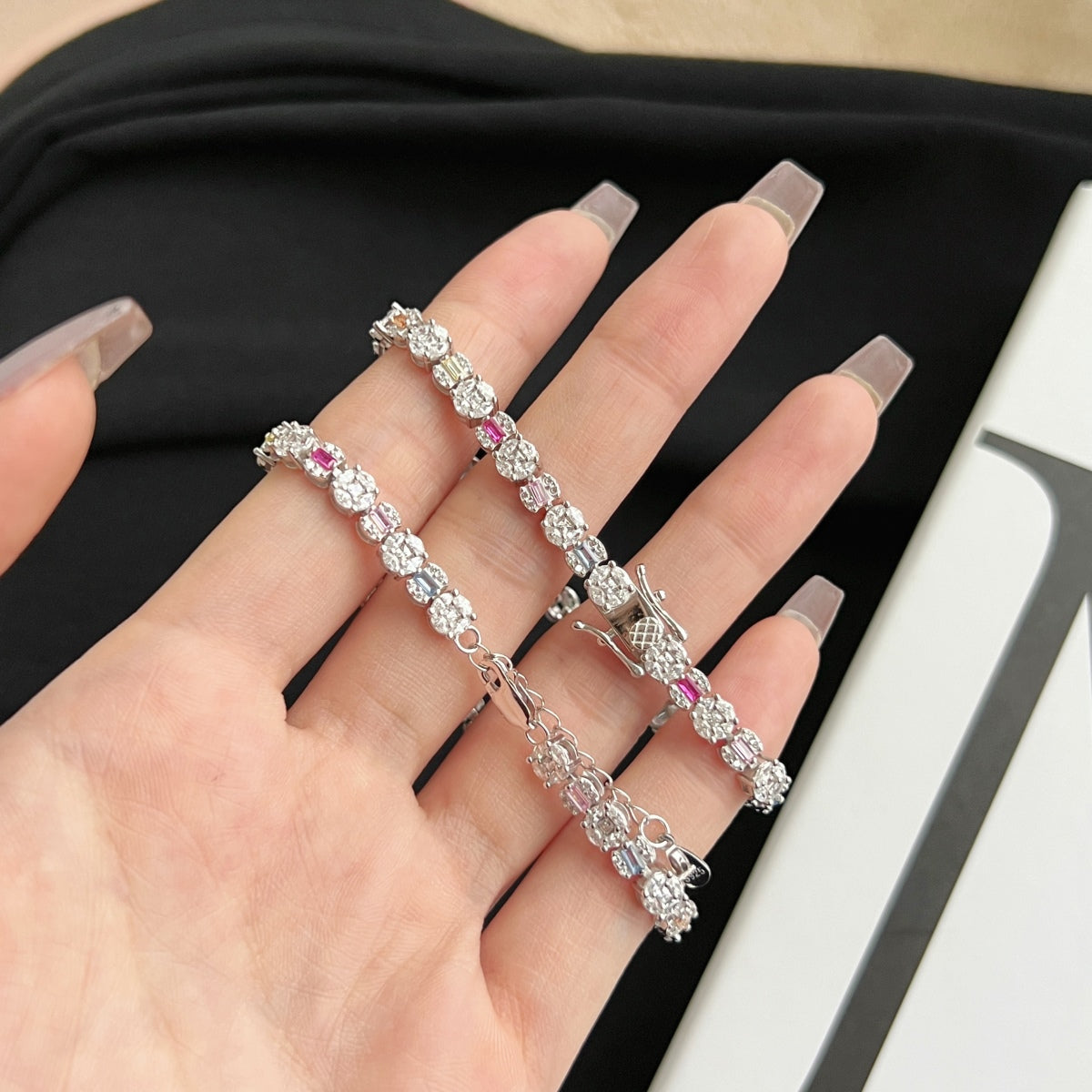 [LORA]Dazzling Radiant Multi Cut Daily Bracelet