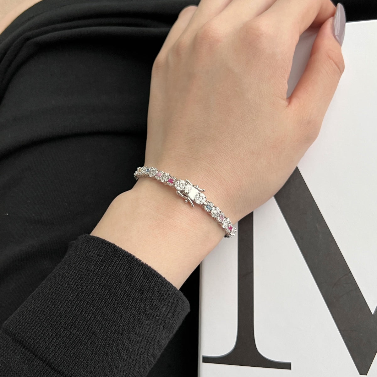 [LORA]Dazzling Radiant Multi Cut Daily Bracelet