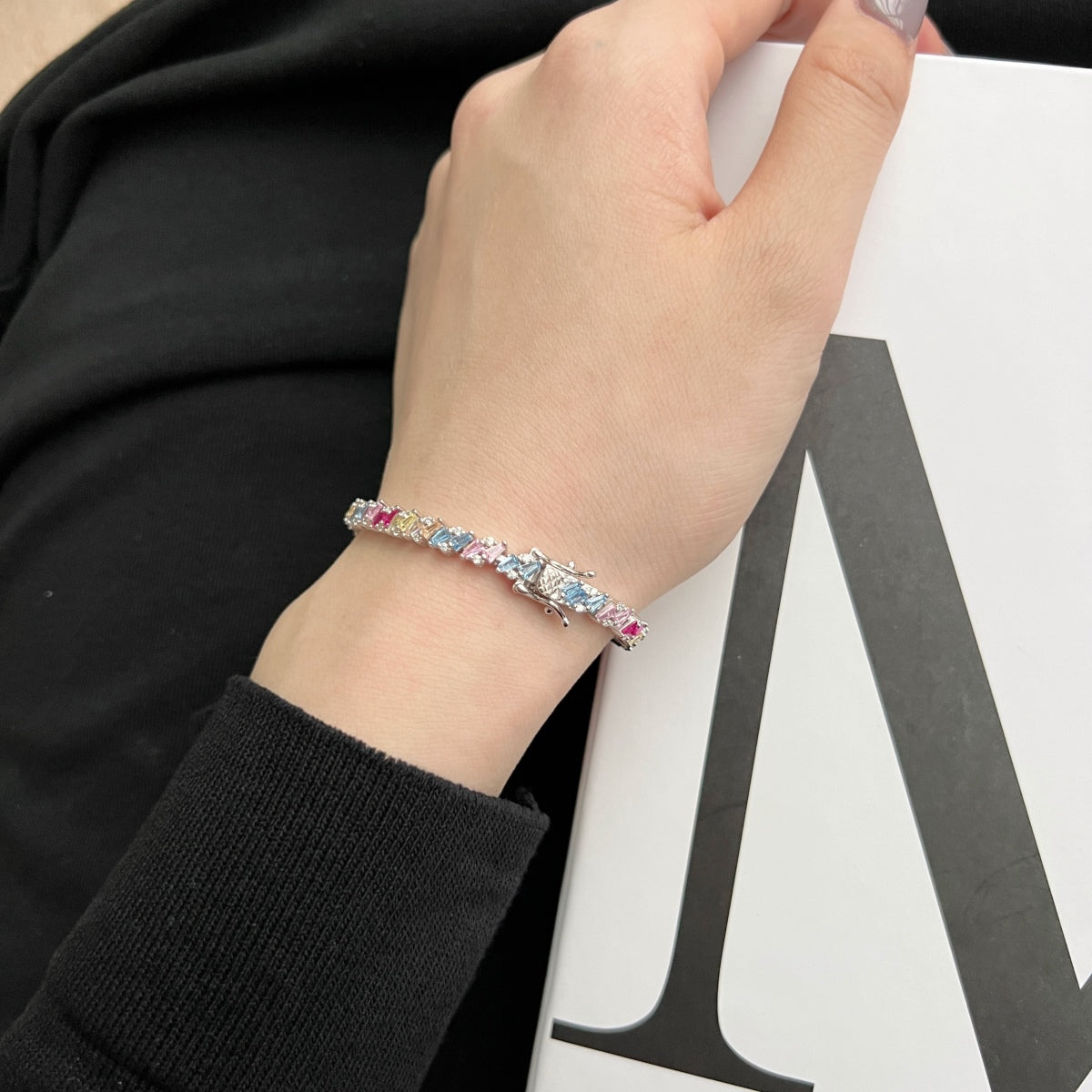 [LORA]Ornate Sparkling Multi Cut Party Bracelet