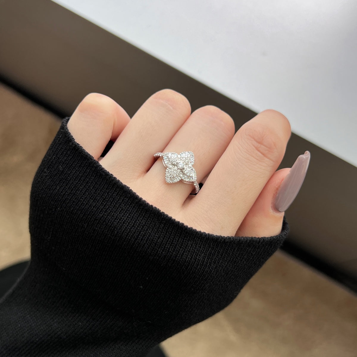 [LORA]Luxurious Colorful Flower Shape Banquet Ring