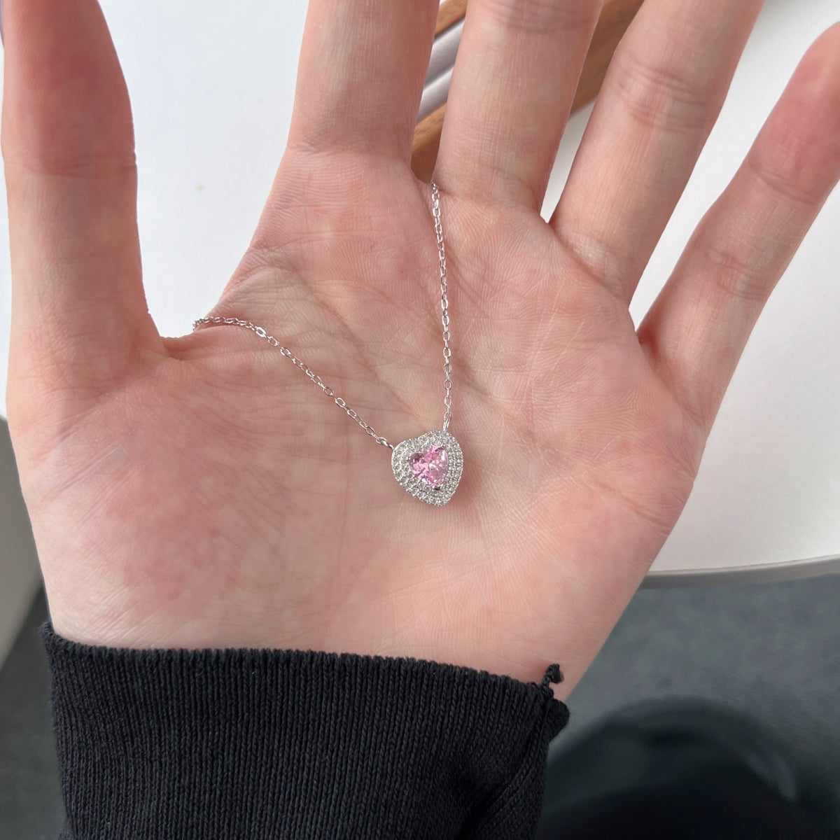 [LORA]Exquisite Heart Shape Necklace