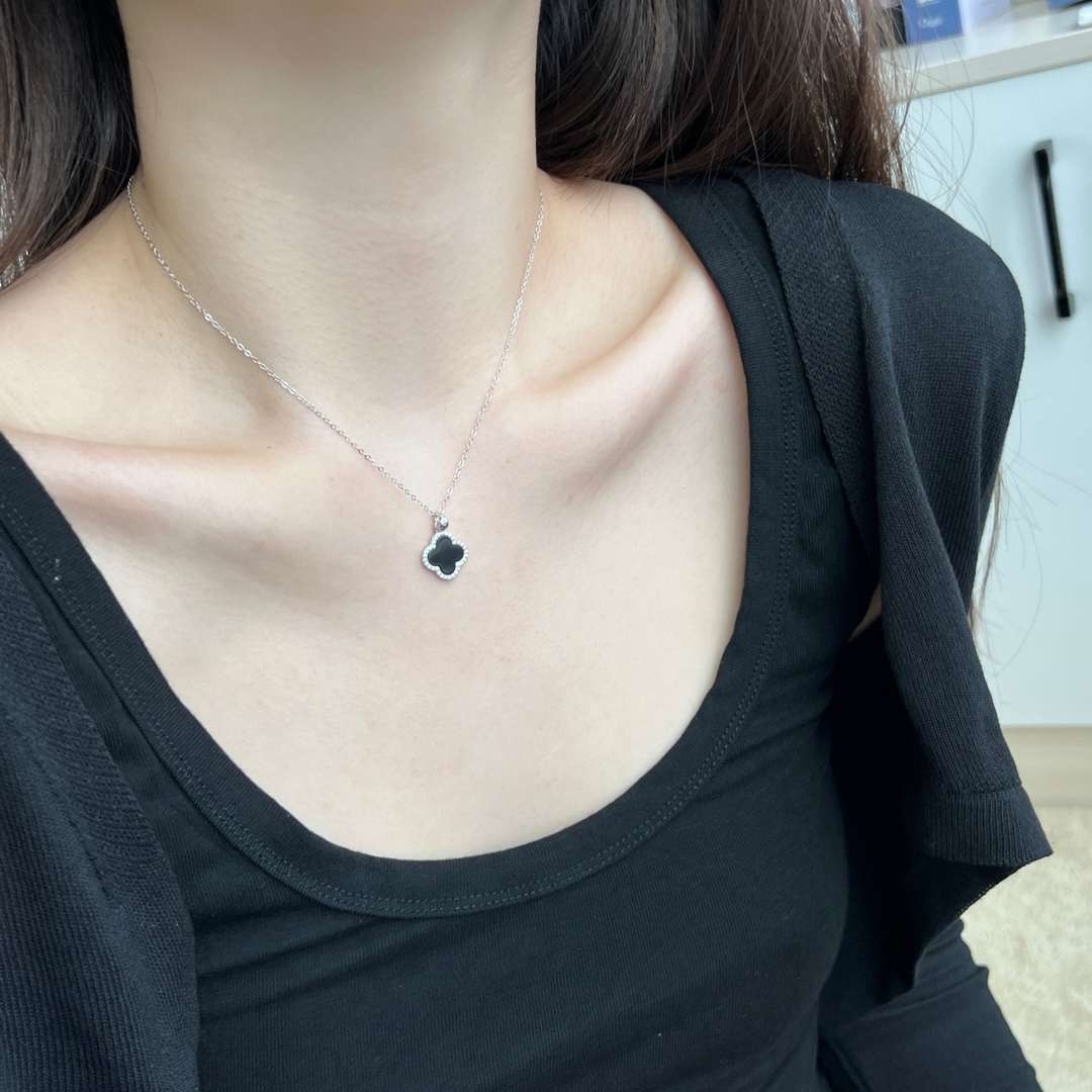 [LORA]Dainty Flower Shape Necklace