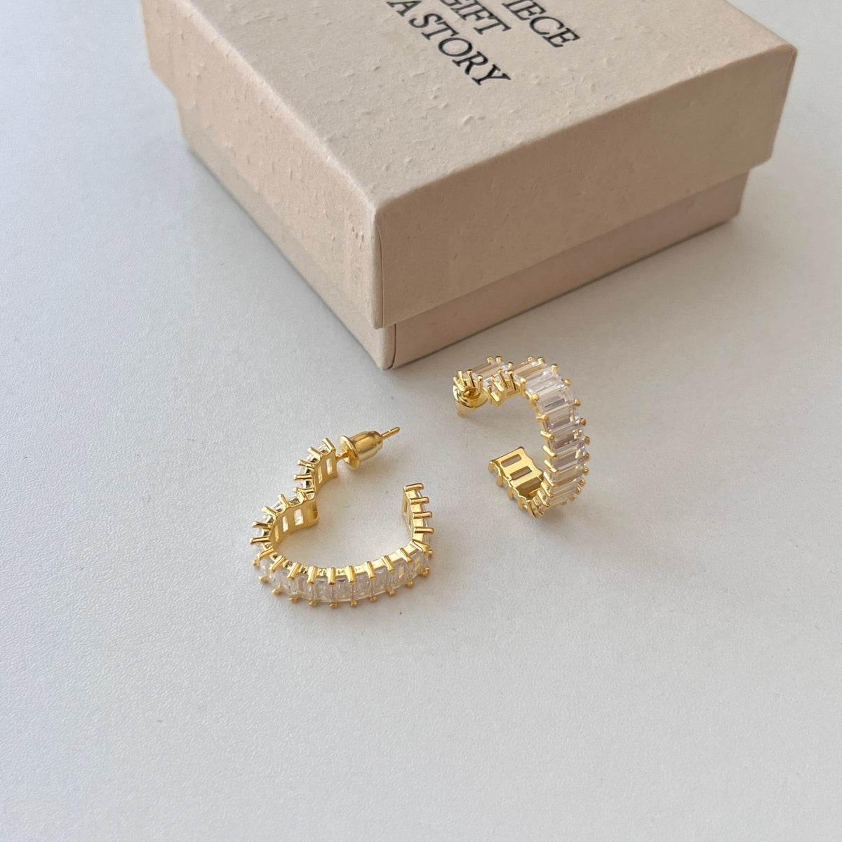 [LORA]Radiant Heart Cutout Earrings