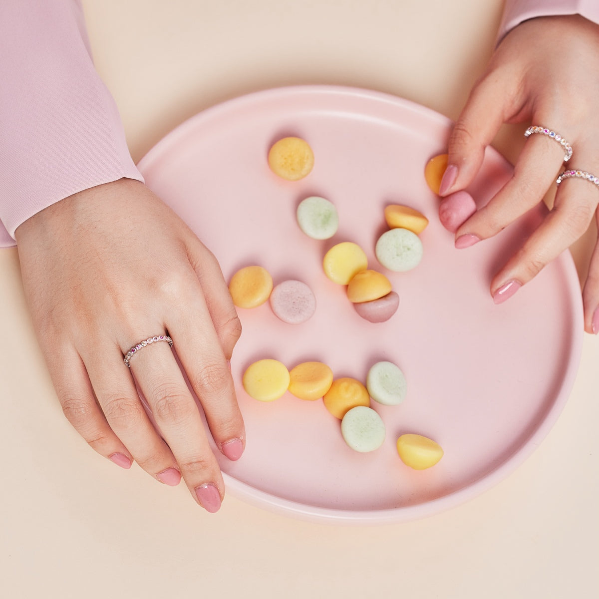 [LORA]Radiant Sparkling Round Cut Daily Ring