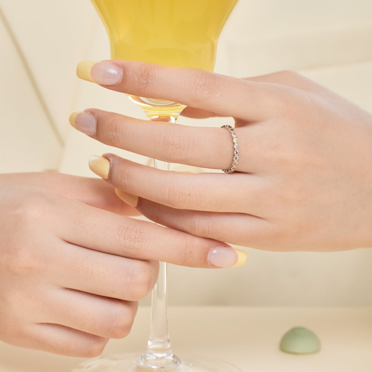 [LORA]Radiant Sparkling Round Cut Daily Ring