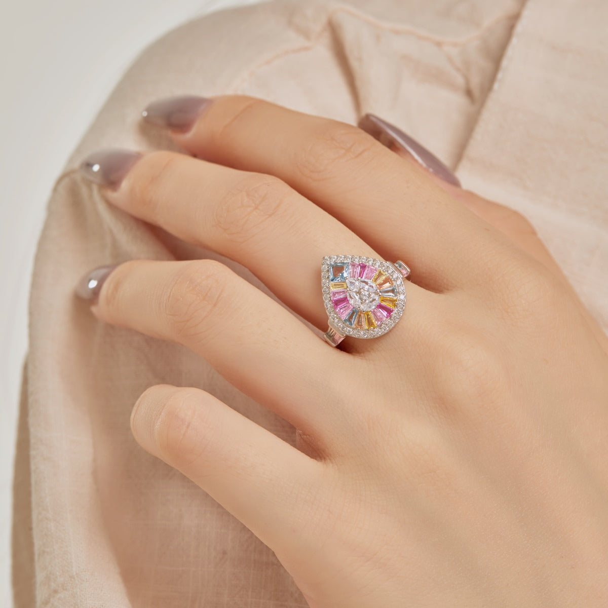 [LORA]Elegant Colorful Water Drop Shape Banquet Ring