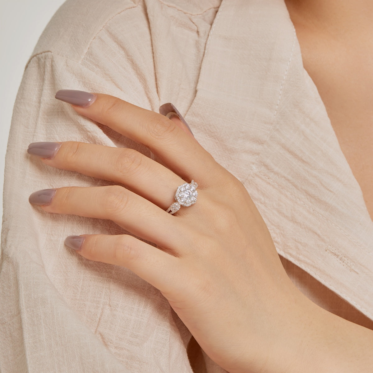 [LORA]Delicate Colorful Round Cut Flower Shape Wedding Ring