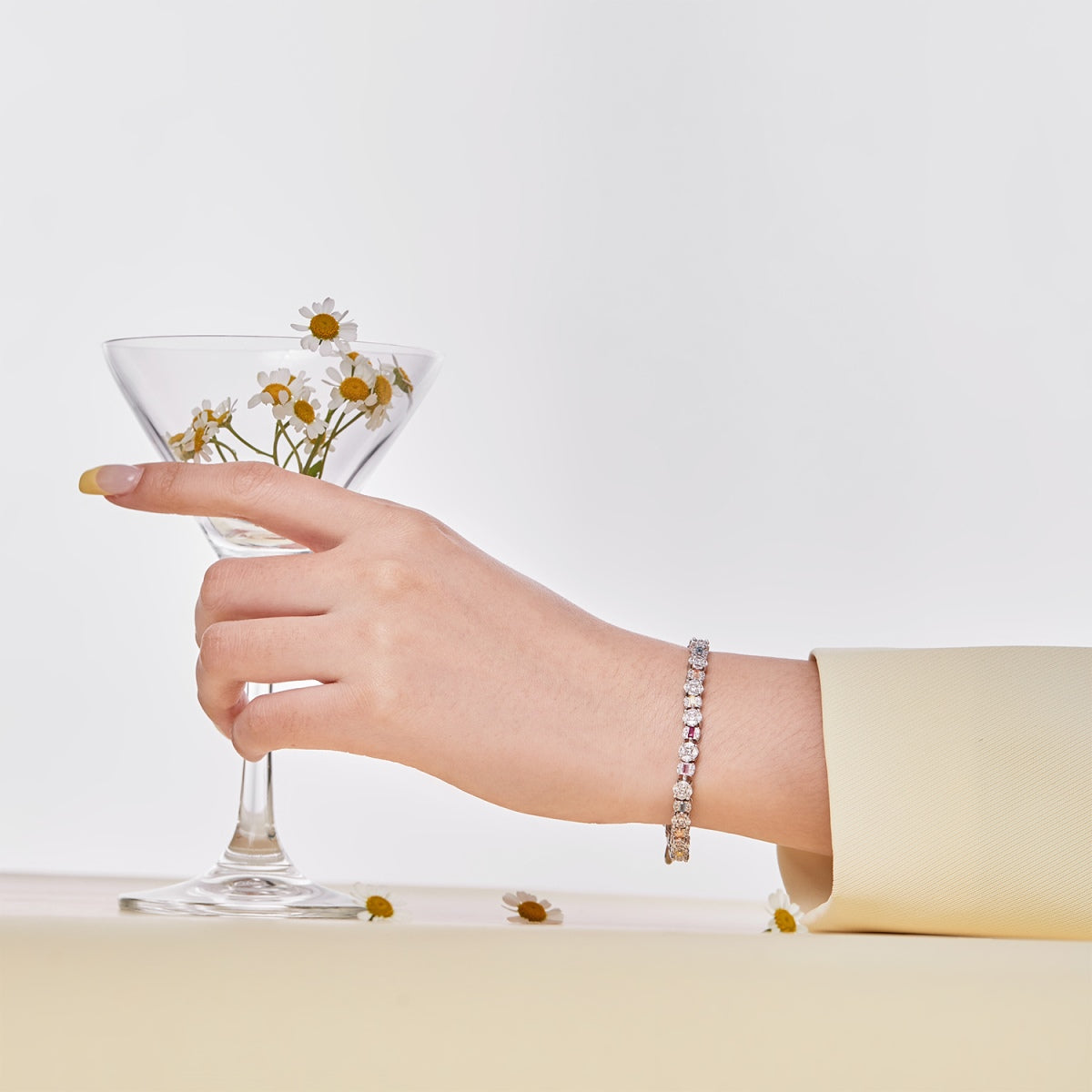 [LORA]Dazzling Radiant Multi Cut Daily Bracelet