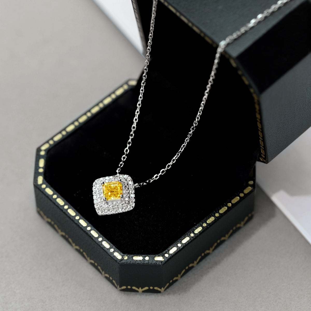 [LORA]Sparkling Asscher Cut Necklace