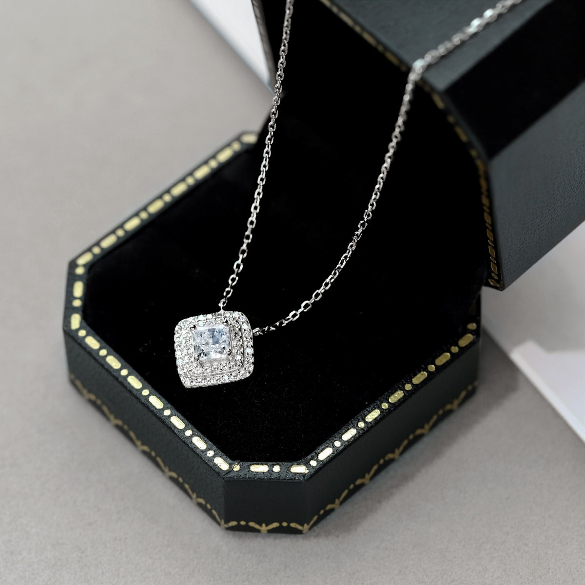 [LORA]Sparkling Asscher Cut Necklace