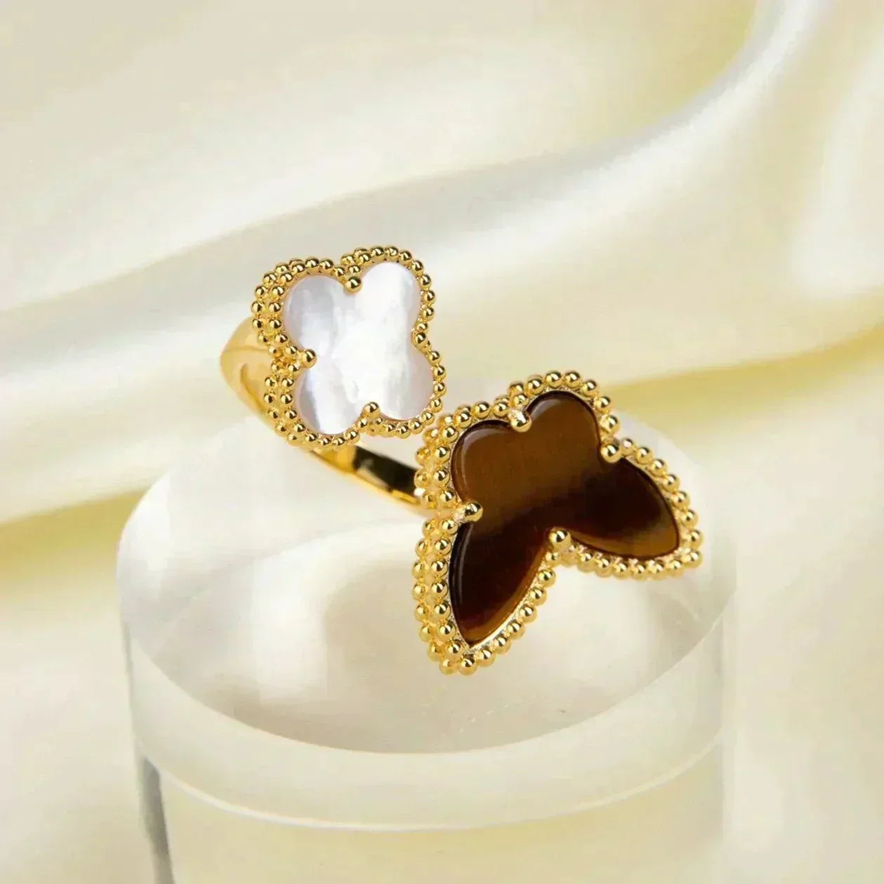 [Lora]LUCKY BETWEEN THE FINGER RING