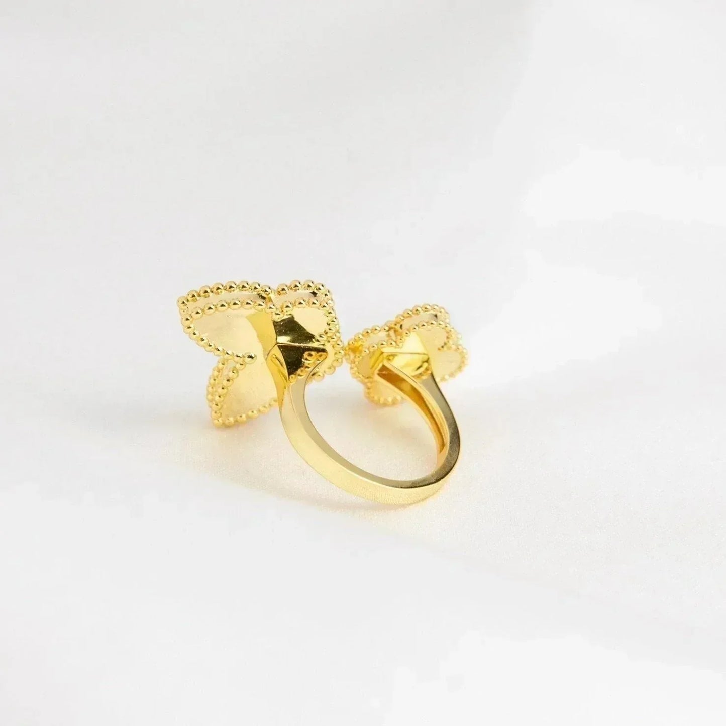 [Lora]LUCKY BETWEEN THE FINGER RING