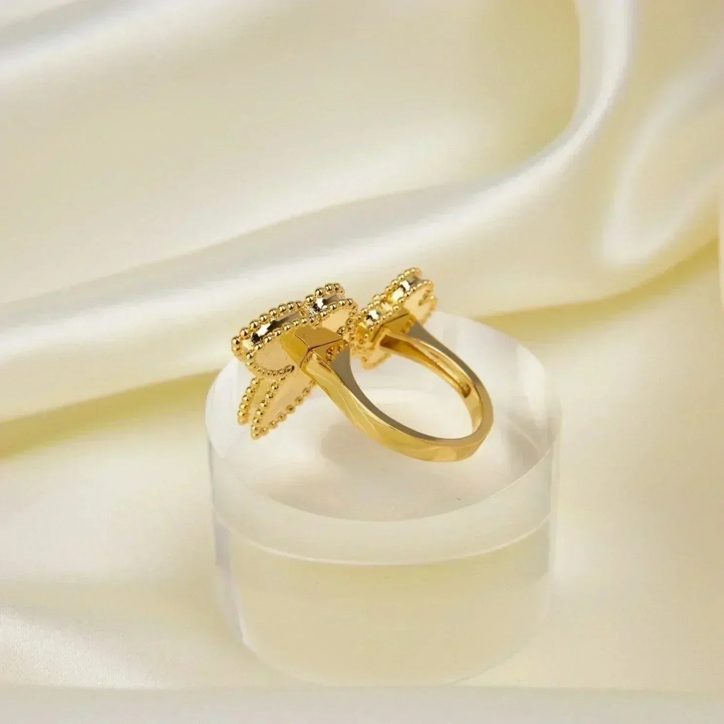 [Lora]LUCKY BETWEEN THE FINGER RING