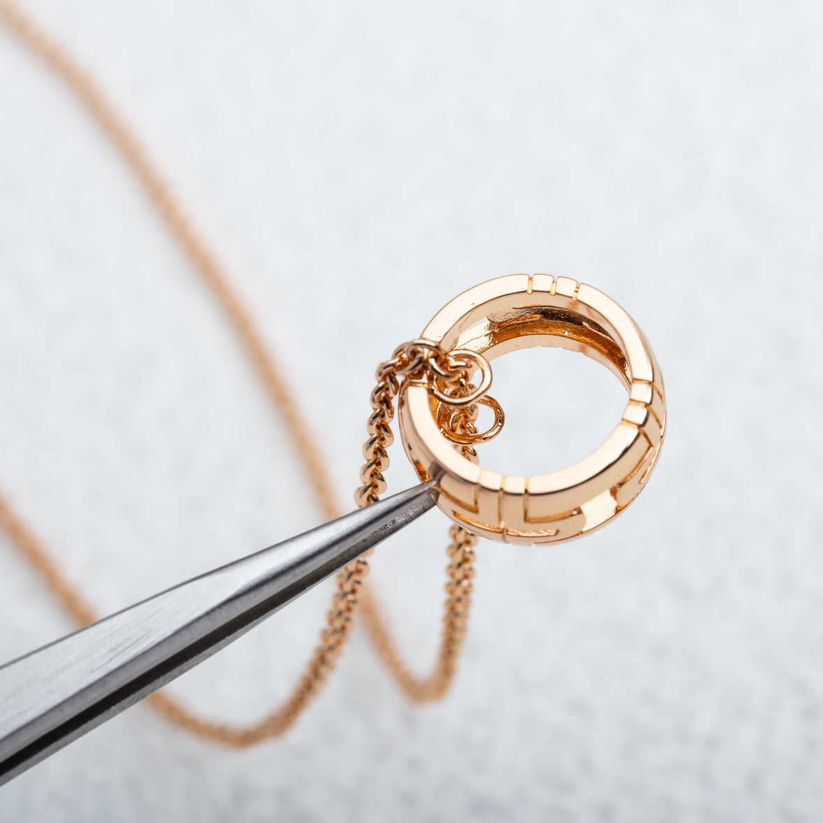[LORA]PARENTESI NECKLACE PINK GOLD