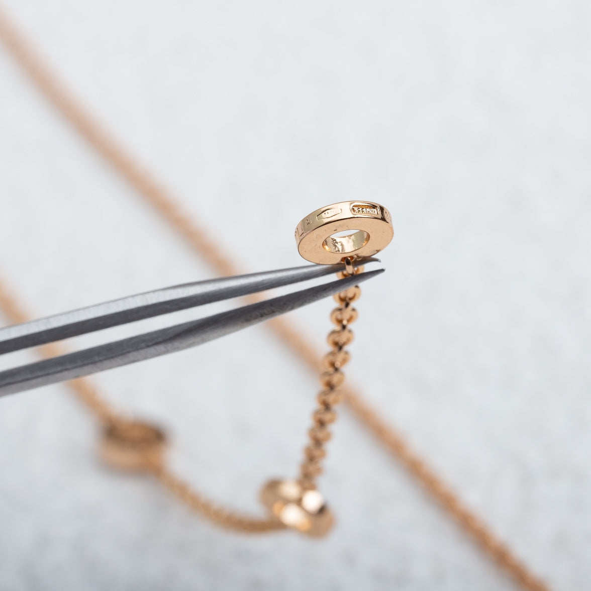 [LORA]PARENTESI NECKLACE PINK GOLD