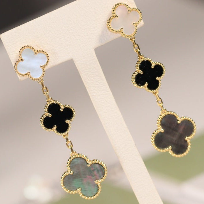 [LORA]CLOVER EARRINGS GOLD ONYX MOP 3 MOTIF