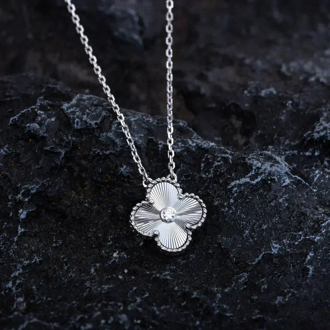 [LORA]CLOVER  15MM DIAMOND LASER NECKLACE SILVER