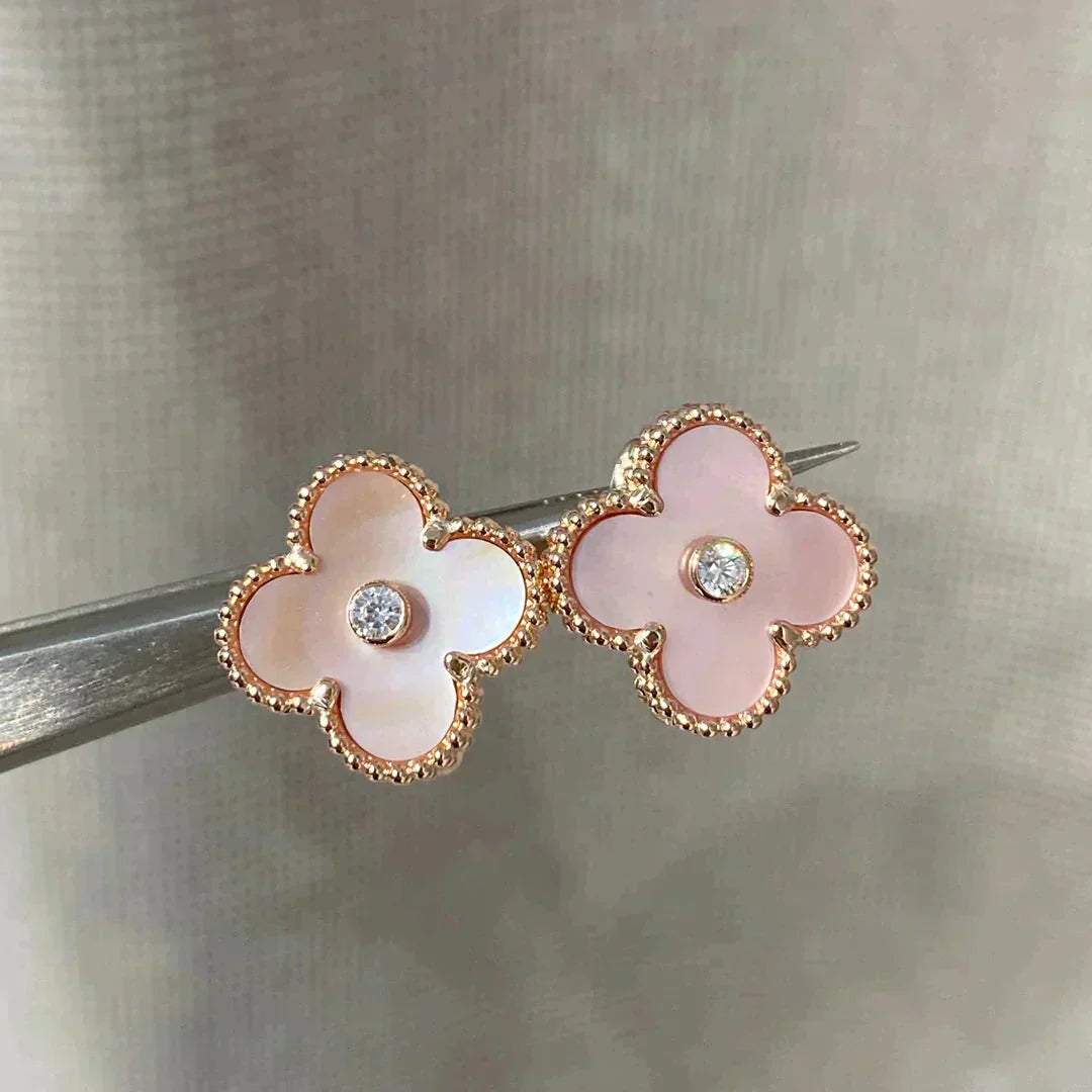 [LORA]CLOVER MEDIUM 1 MOTIFS  PINK MOP DIAMOND EARRINGS