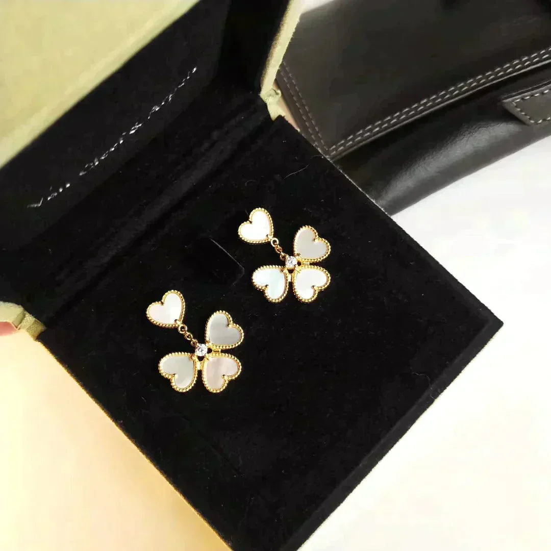 [Lora]CLOVER SWEET WHITE MOP EARRINGS