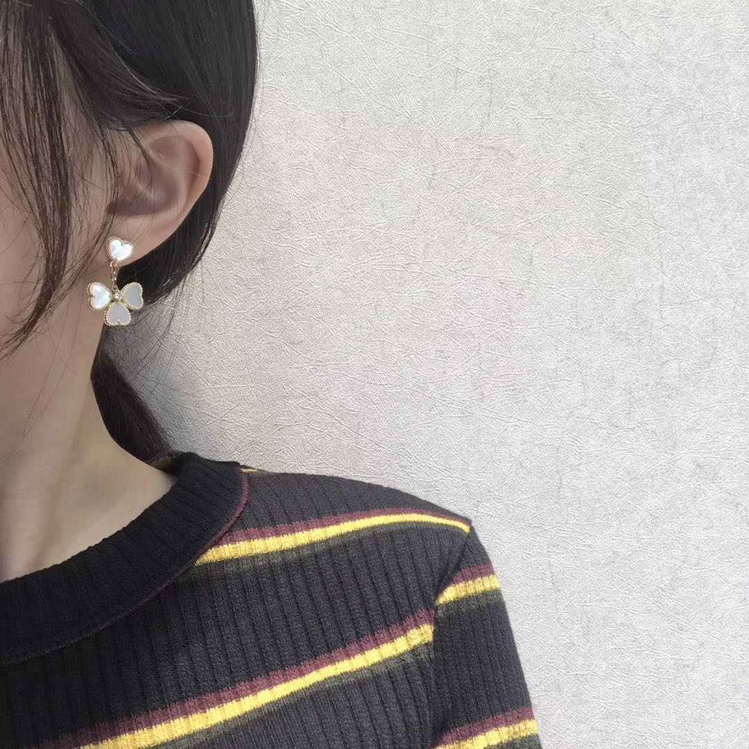 [Lora]CLOVER SWEET WHITE MOP EARRINGS