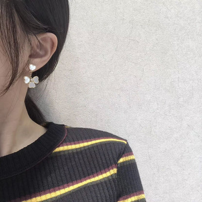 [Lora]CLOVER SWEET WHITE MOP EARRINGS