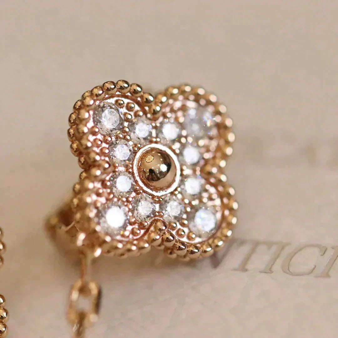 [LORA]CLOVER MEDIUM 1 MOTIFS FUll DIAMOND EARRINGS