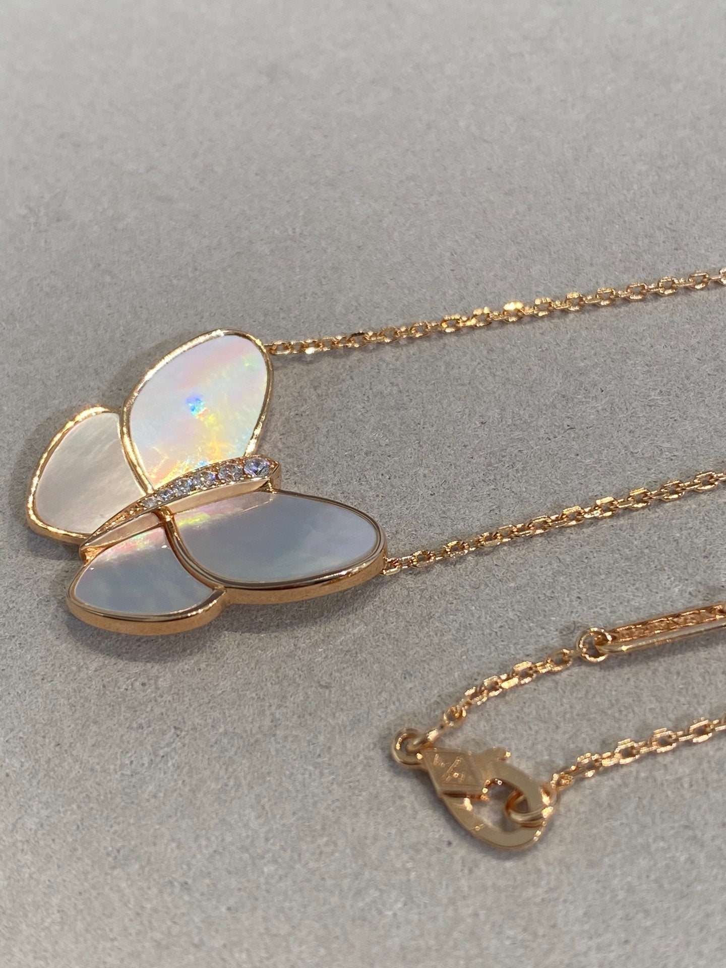[Lora]BUTTERFLY GOLD MOP DIAMOND NECKLACE