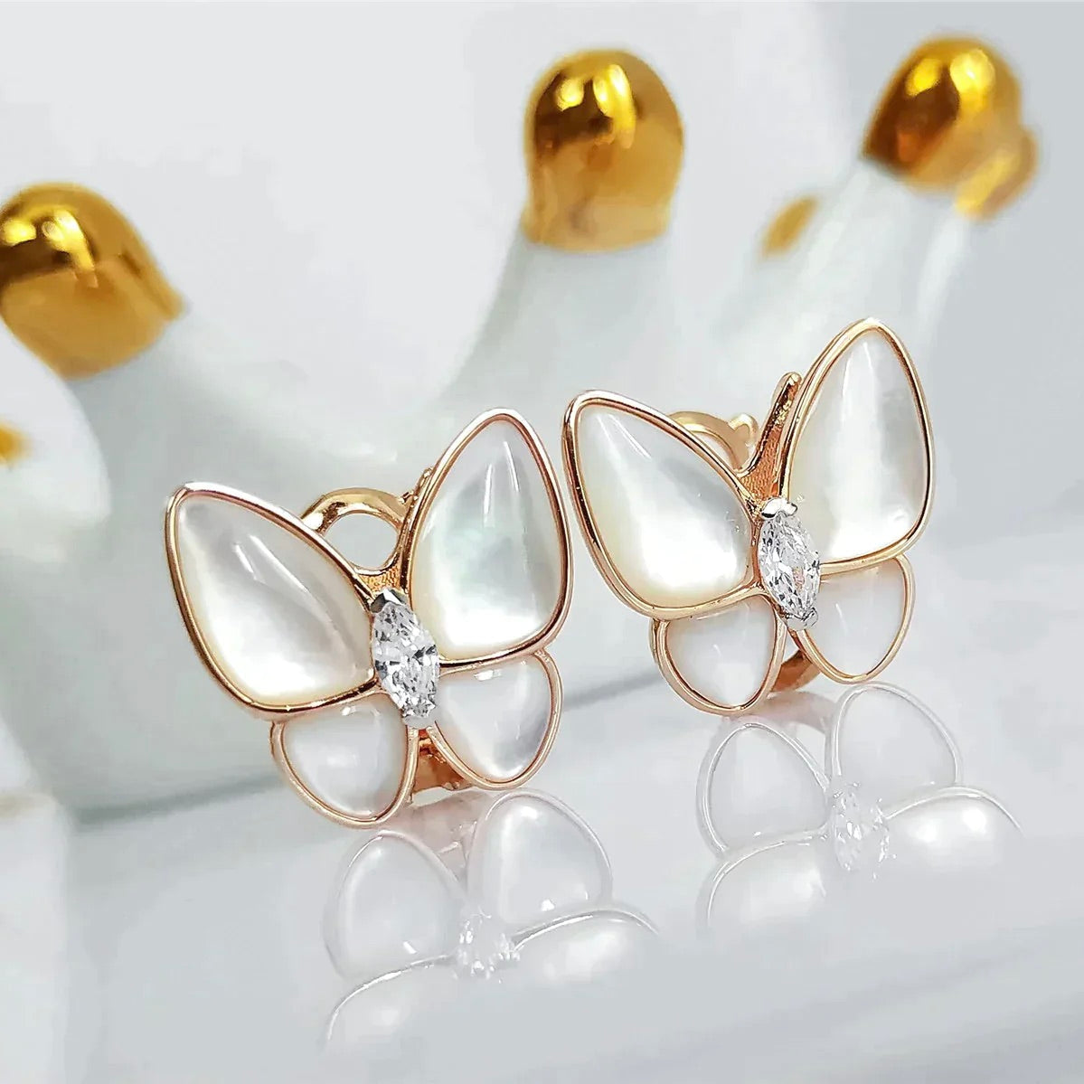 [Lora]BUTTERFLY MOP DIAMOND EARRINGS