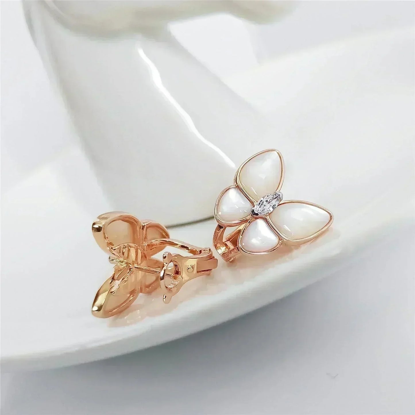 [Lora]BUTTERFLY MOP DIAMOND EARRINGS