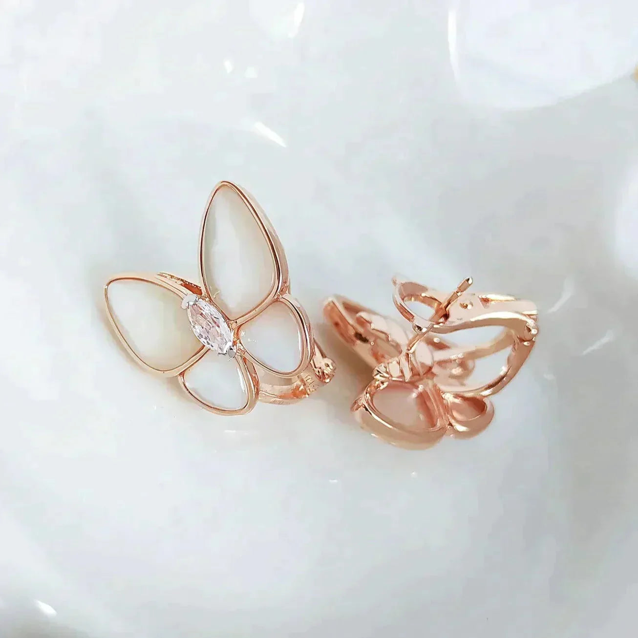[Lora]BUTTERFLY MOP DIAMOND EARRINGS