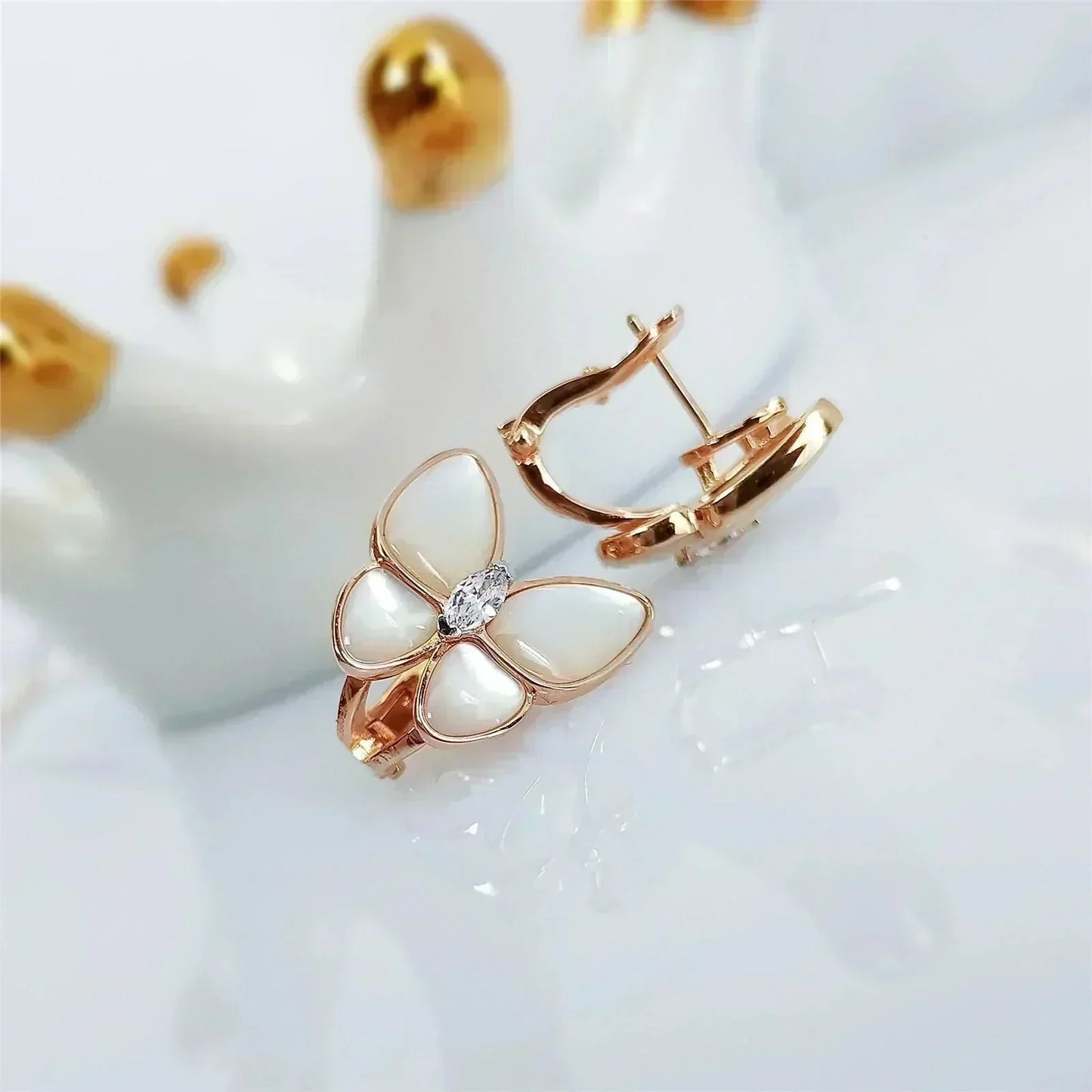 [Lora]BUTTERFLY MOP DIAMOND EARRINGS