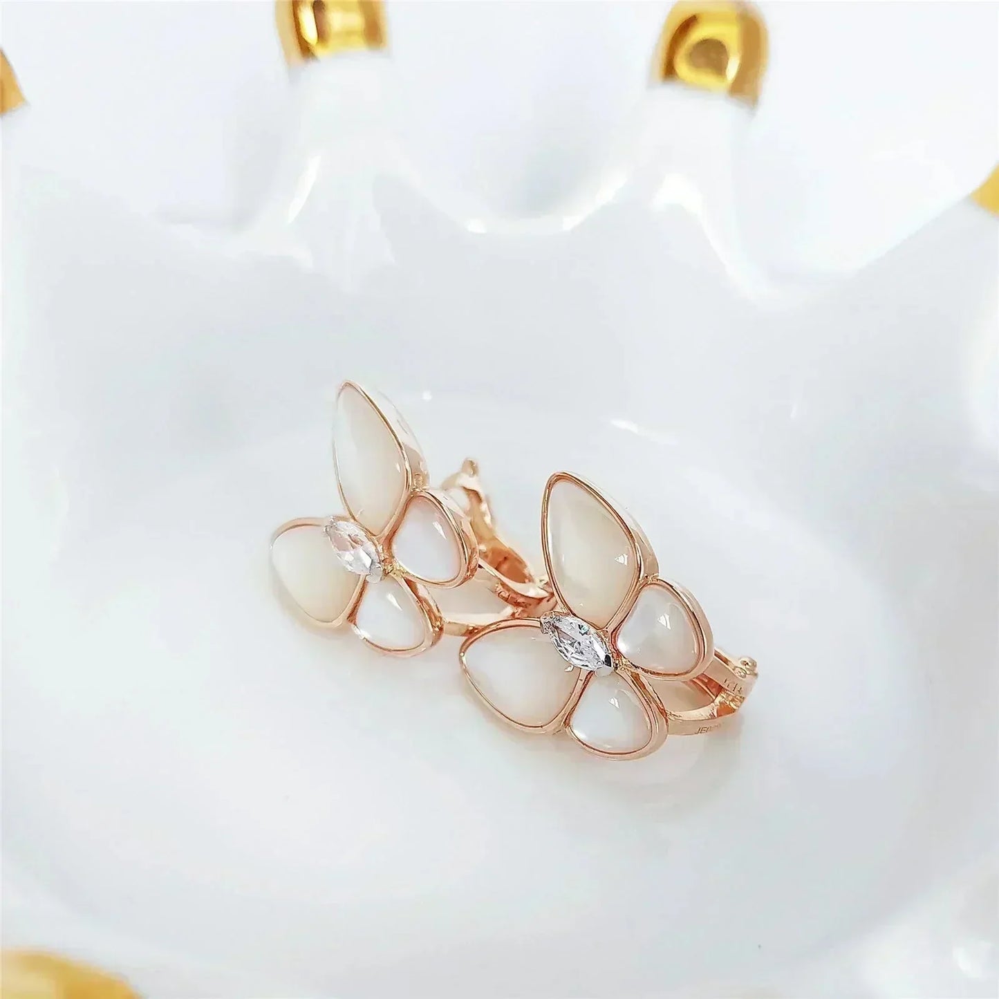 [Lora]BUTTERFLY MOP DIAMOND EARRINGS