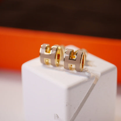 [LORA]MINI POP H GOLD EARRINGS GREY