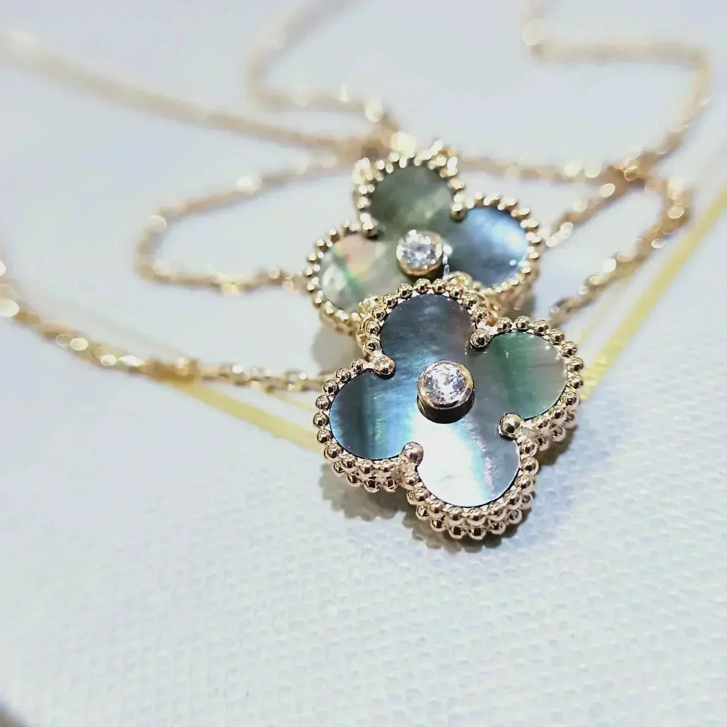 [LORA]CLOVER 15MM DIAMOND AND MOTHER-OF-GREY NECKLACE