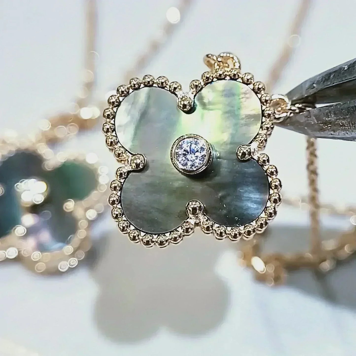 [LORA]CLOVER 15MM DIAMOND AND MOTHER-OF-GREY NECKLACE