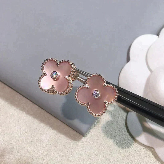 [LORA]CLOVER MEDIUM 1 MOTIFS  PINK MOP DIAMOND EARRINGS