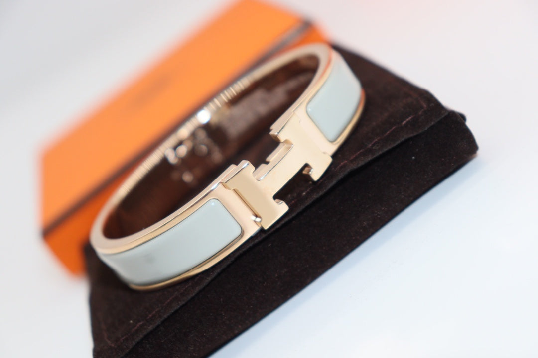 [LORA]H LIGHT BLUE BRACELET