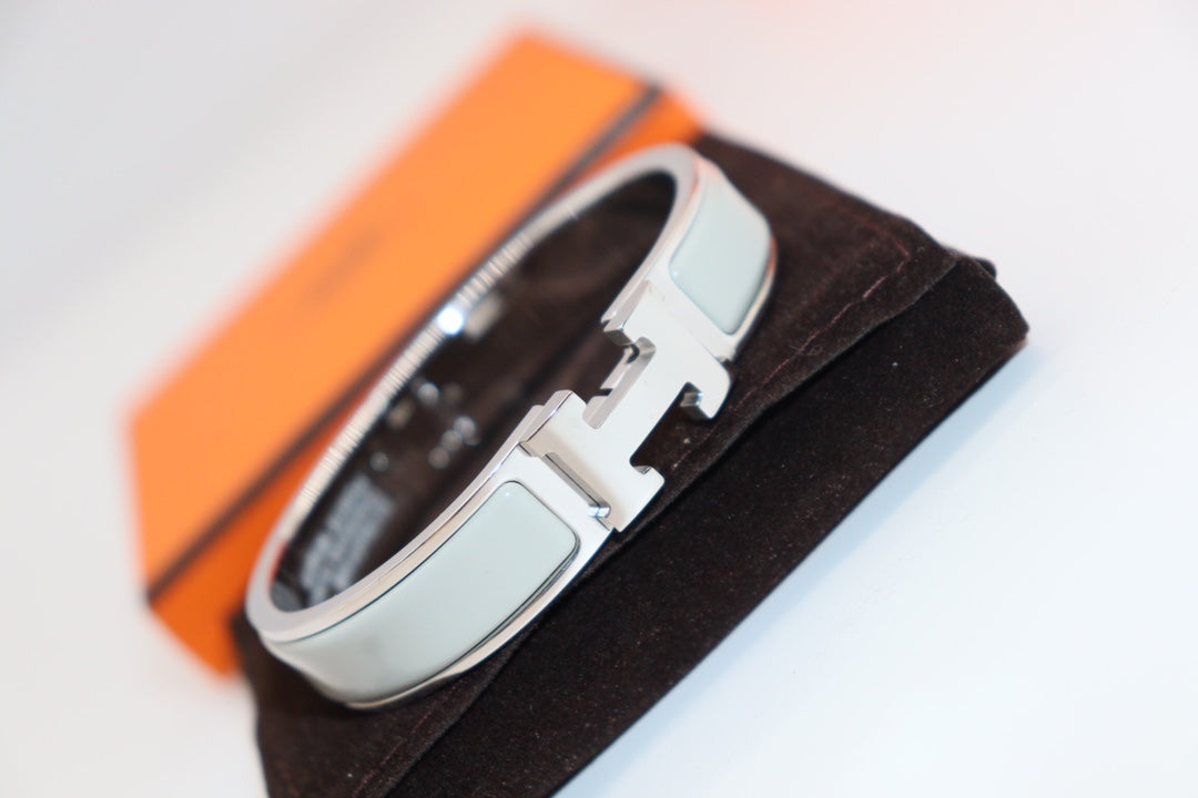 [LORA]H LIGHT BLUE BRACELET