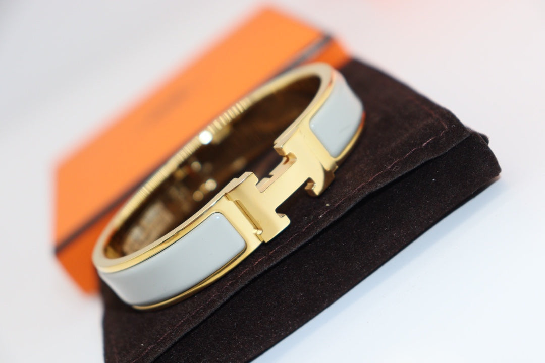 [LORA]H LIGHT BLUE BRACELET