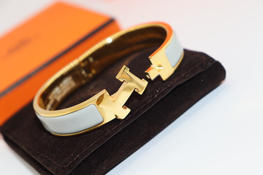 [LORA]H LIGHT BLUE BRACELET