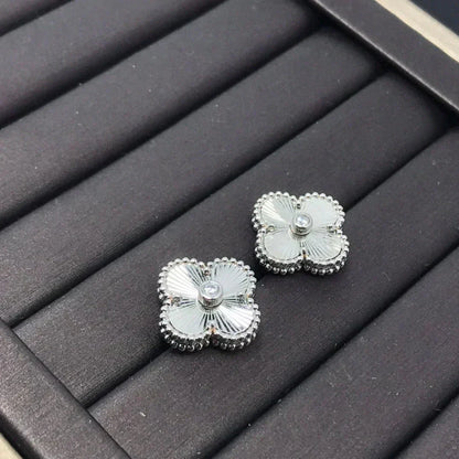 [LORA]CLOVER MINI 9.5MM LASER EARRINGS